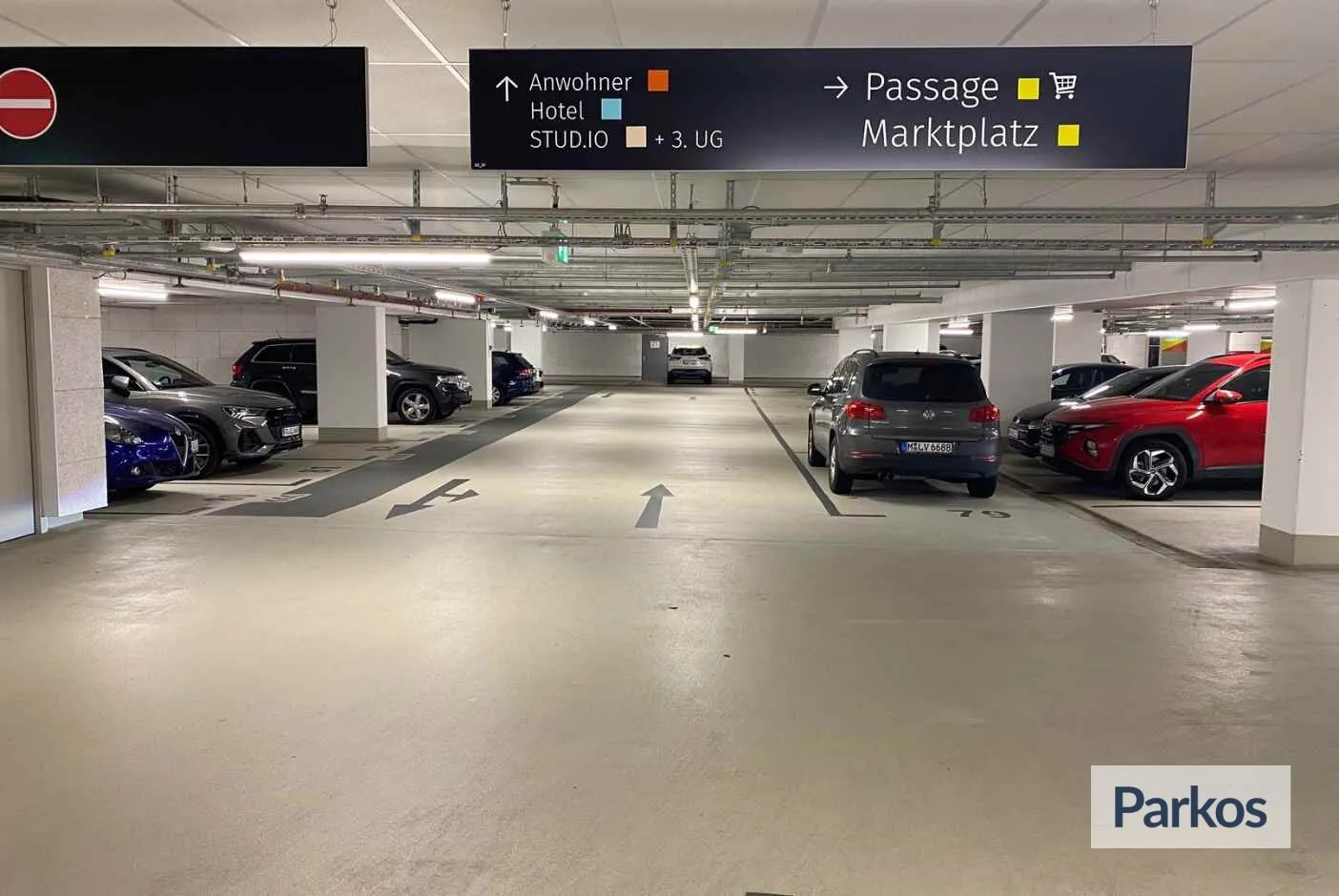 Alpina Parkgarage Perlach Plaza (Transfer mit U-Bahn/S-Bahn) - Parcheggio Aeroporto Monaco di Baviera - picture 1