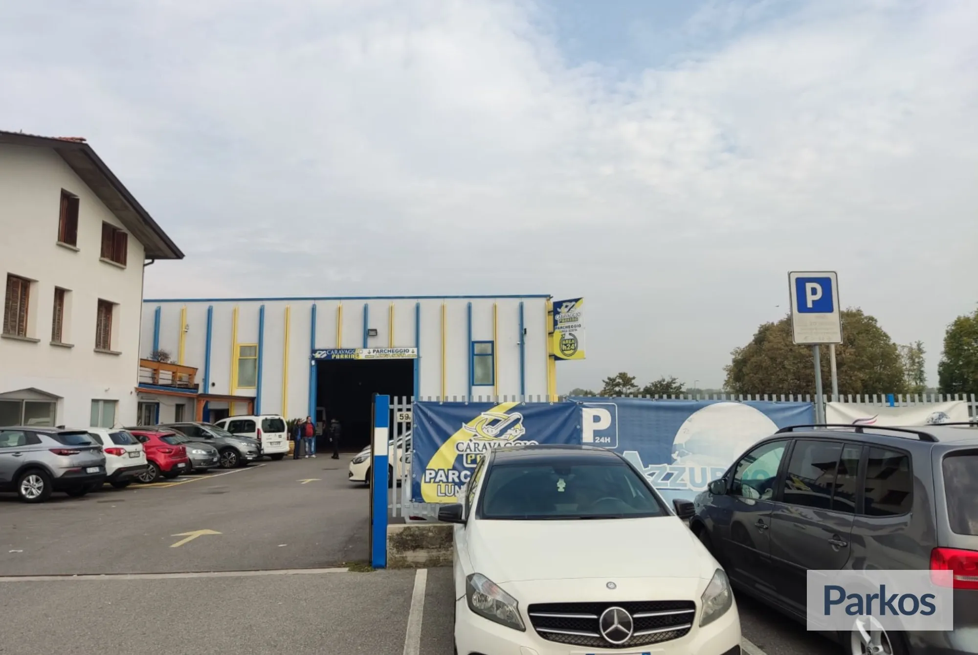 Azzurro Caravaggio Parking (Paga in parcheggio) - Parcheggio Orio al Serio - picture 1