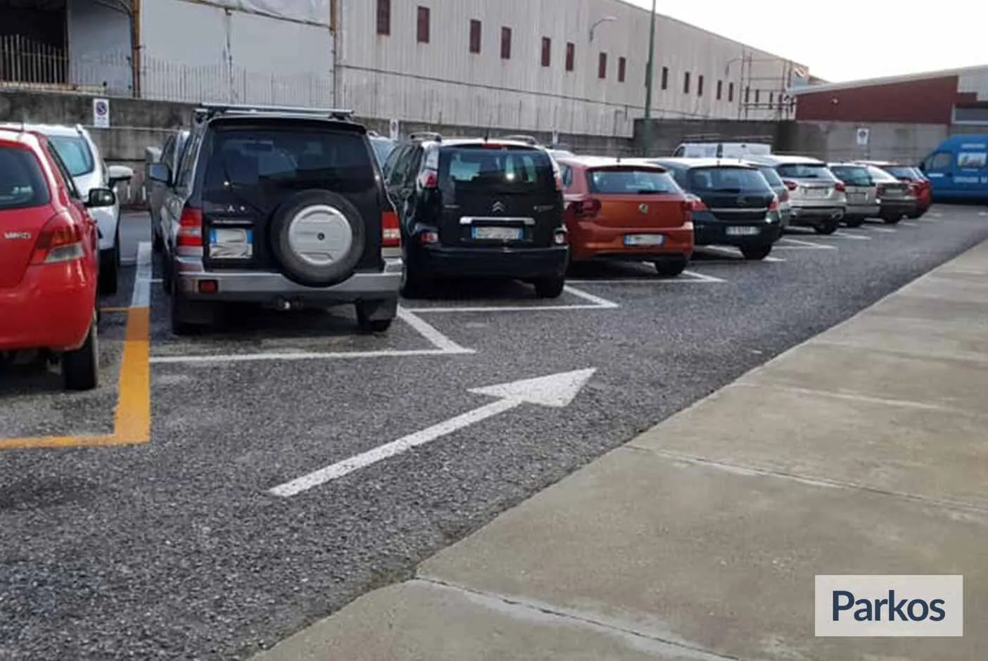 Fly Parking Lamezia (Paga in parcheggio) - Parcheggio Aeroporto Lamezia Terme - picture 1