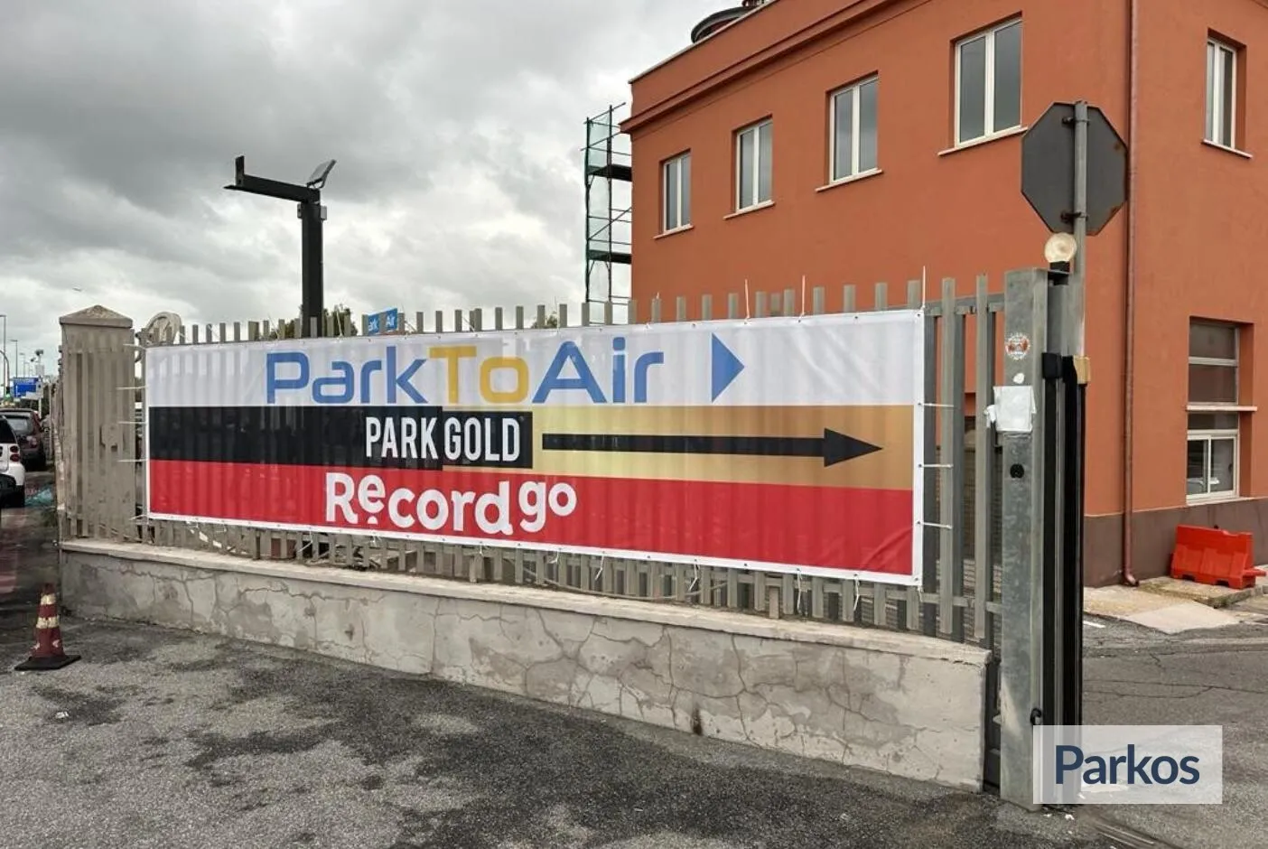 Park Gold Fiumicino (Paga online) - Parcheggio Fiumicino - picture 1